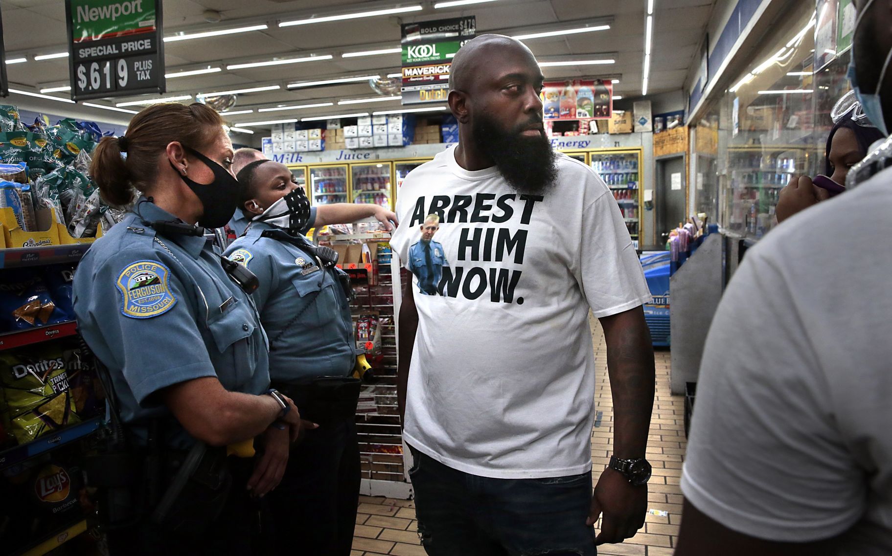 Protesters return to Ferguson